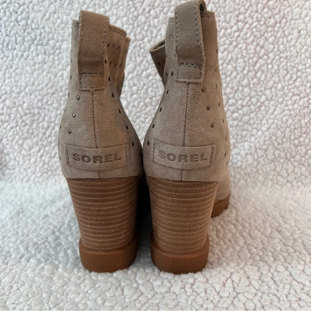 Sorel Joan Uptown Bootie Stud Sandy Tan Wedge Bootie US 9 Waterproof Suede - Picture 4 of 7